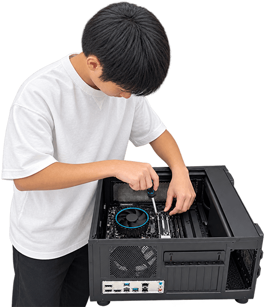 ゲーミングPCを組み立てる様子